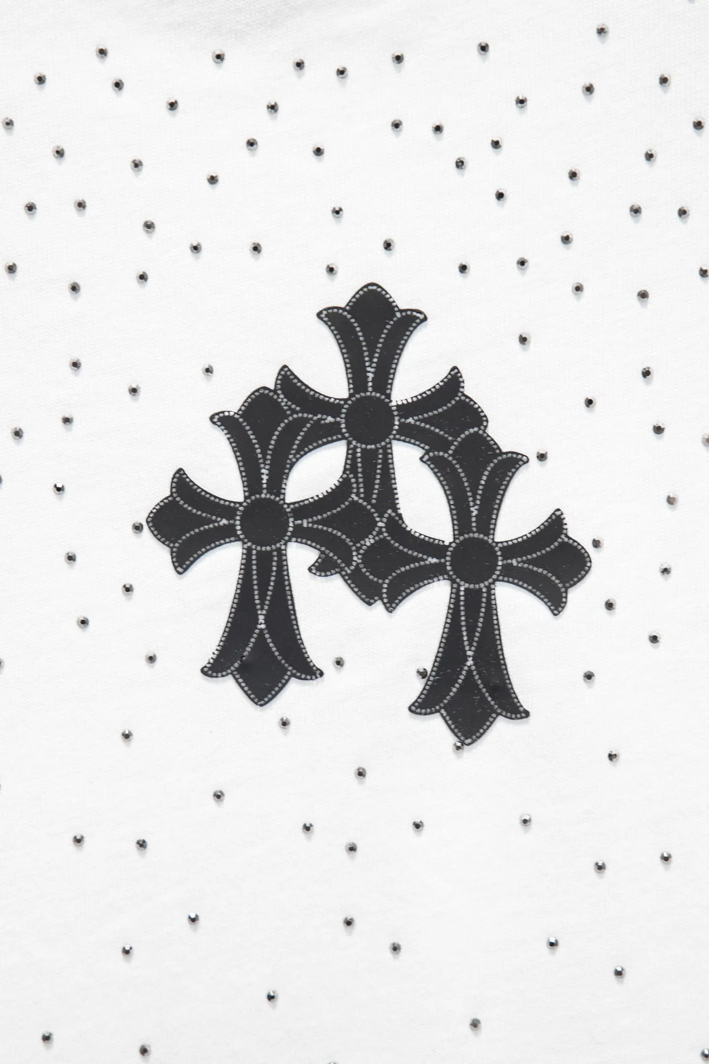 P200 🆕Chrome Hearts 25ss os version is really charming and Chrome Hearts is really a must-have. Every season’s new version is made to the extreme. It is very practical and can be worn casually. Nice✔️ - ⚠️100% cotton. It is made of 32-count double yarn, 260-gram weight fabric and imported knitted needle carded cotton. It has moderate thickness, drape and contour, and the upper body is comfortable! ! It is very tolerant to fat body types and can instantly lose five pounds after wearing it!  Specially ordered many Austrian hot diamonds, which have the bling bling effect of natural crystals under the light, with multi-faceted reflective points, and the production cost is extremely high. The laser molding includes a computer engraving machine and a laser machine, which are accurate in units of particles. Finally, it is hot and set at high temperature. After the hot ironing, the firmness needs to be tested repeatedly on the hot stamping. It can show colorful reflections under the light. The collar webbing extends to the shoulders for reinforcement, and the stitching at the joints. The hem and cuffs are all made with 0.2mm stitch double-thread stitching. They are carefully produced at a high cost. The attitude of making goods with a magnifying glass restores the quality and effect of the product. The full set of customized accessories only presents every detail to the customer. Printing is done using film printing. 50,000 positioning is very time-consuming. The body is treated with silicone elements, which greatly increases the interest of the clothing; unique visual effects. After special treatment, a unique effect is formed. An irregular hem is added to the version. This year's Kroxin is the main version. In the past two years, the oversize version has become the focus of the trend and has been a popular staple in the past two years. The change of designers has made this brand an instant hit. The progressive fashion of the times also needs the blood impact of fresh elements and trendy designs in order to continue its glory! It’s stylish both inside and outside, a must-have for high street travel! An absolute "eye-catching style" that can match couples 💏 Color: Black White Size: S M L XL